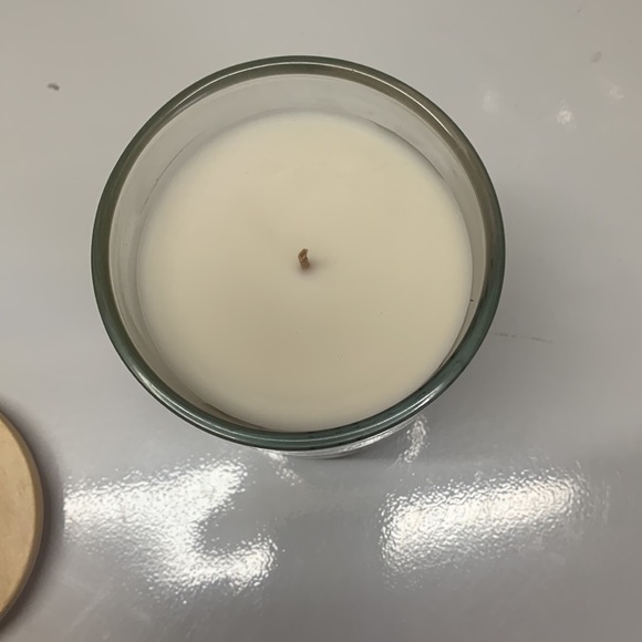 Never used Rae Dunn candle - Picture 5 of 6